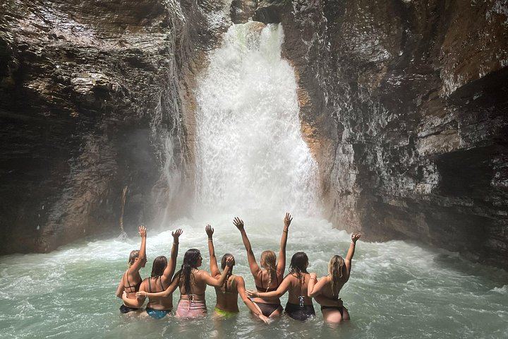 La Leona Waterfall Guided Hike with Safety Briefing and Rope Entry, Curubande (2/9)