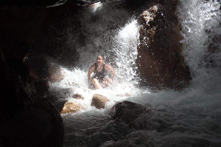 La Leona Waterfall Adventure Hike from Curubande, Private Tour, 3 Hours (8/12)