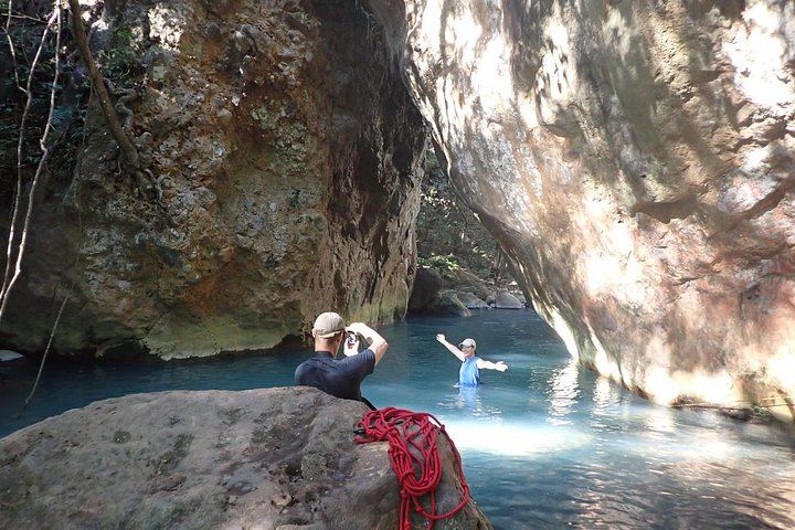 La Leona Waterfall Adventure Hike from Curubande, Private Tour, 3 Hours (10/12)