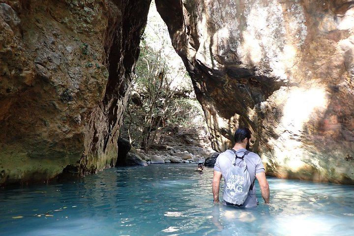 La Leona Waterfall Adventure Hike from Curubande, Private Tour, 3 Hours (5/12)