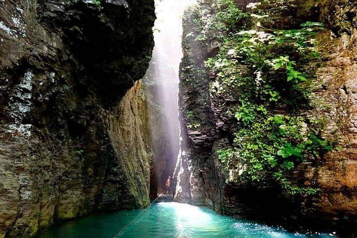 La Leona Waterfall Small-Group Hike with Hotel Transport and Lunch (4/10)