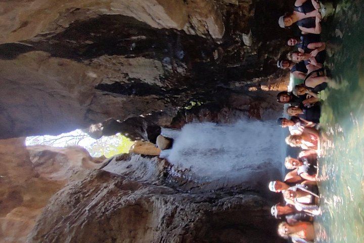 La Leona Waterfall Small-Group Hike with Hotel Transport and Lunch (8/10)