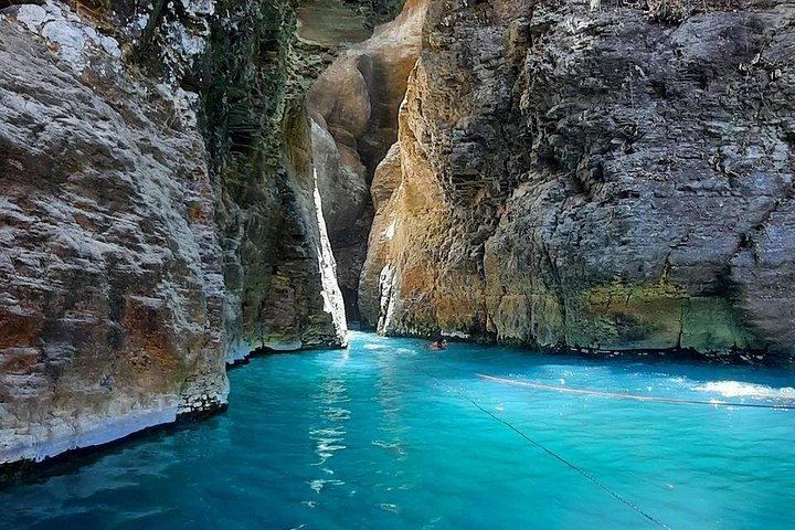 La Leona Waterfall Small-Group Hike with Hotel Transport and Lunch (3/10)