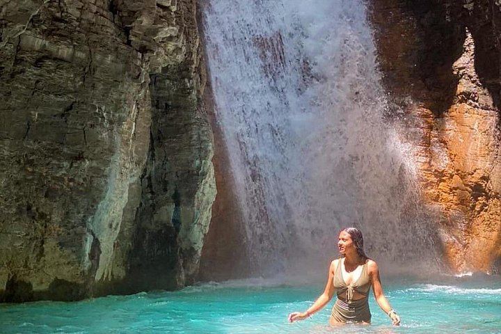 La Leona Waterfall Small-Group Hike with Hotel Transport and Lunch (5/10)