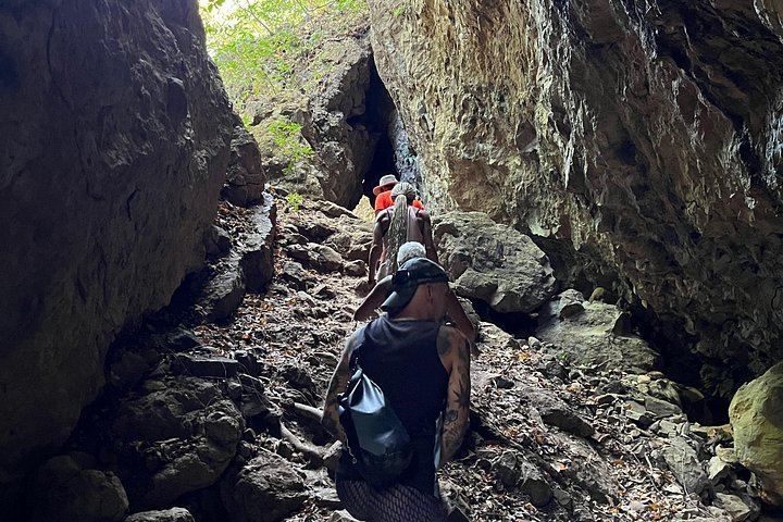 La Leona Waterfall Guided Hike with Air-Conditioned Ride, Tamarindo Area (9/12)