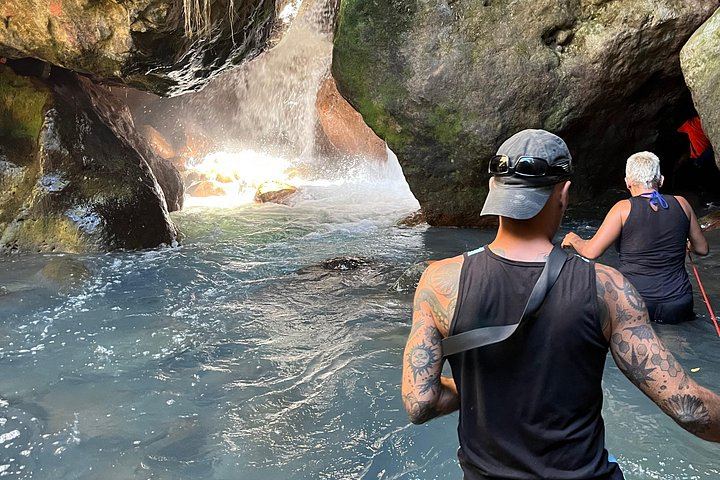 La Leona Waterfall Guided Hike with Air-Conditioned Ride, Tamarindo Area (11/12)