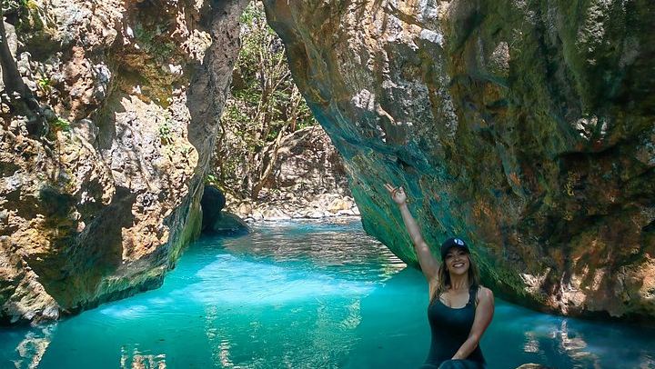 Private La Leona Waterfall Hike for Two or More from Curubande (1/12)