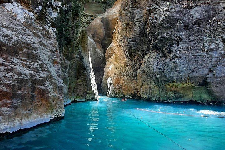 La Leona Waterfall Hike with 4WD Ride and 25 Meter Swim from Curubande (3/12)