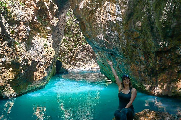 Private La Leona Waterfall Hike for Two or More from Curubande (1/12)