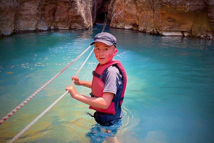 Private La Leona Waterfall Hike for Two or More from Curubande (7/12)