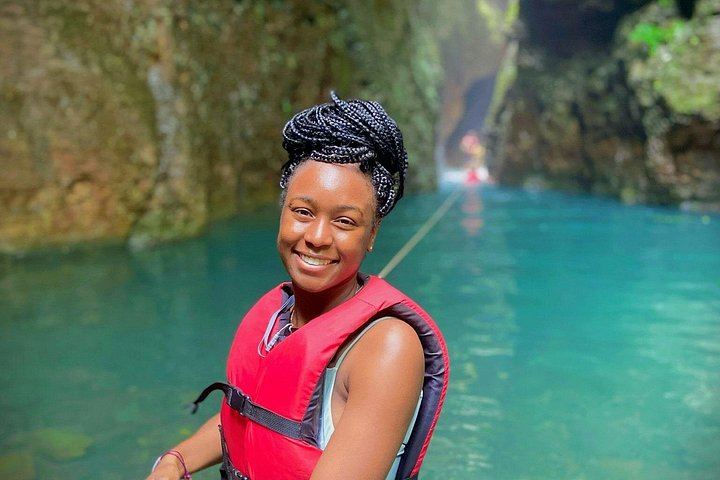 Private La Leona Waterfall Hike for Two or More from Curubande (8/12)