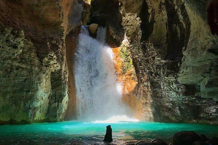 Private La Leona Waterfall Hike for Two or More from Curubande (11/12)