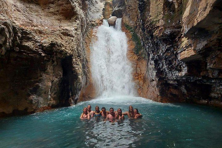 Private La Leona Waterfall Hike for Two or More from Curubande (10/12)