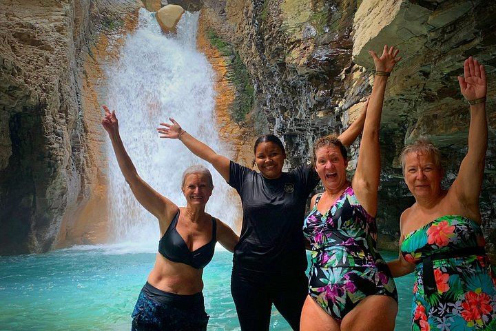 Private La Leona Waterfall Hike for Two or More from Curubande (9/12)