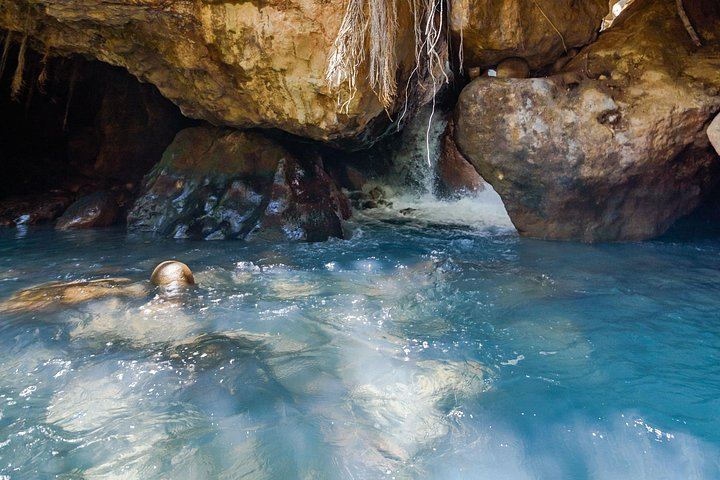 La Leona Waterfall Private Hike with Costa Rican Lunch and Hotel Pickup (12/12)