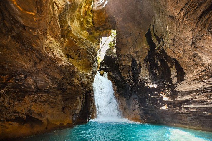 La Leona Waterfall Private Hike with Costa Rican Lunch and Hotel Pickup (7/12)