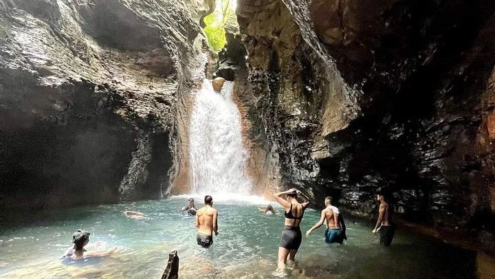 La Leona Waterfall Shared Tour with Casado Lunch from Tamarindo (3/12)