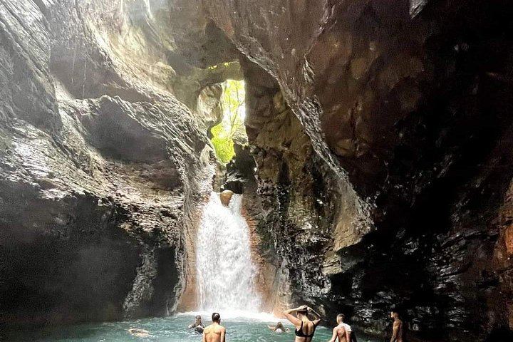 La Leona Waterfall Shared Tour with Casado Lunch from Tamarindo (5/12)