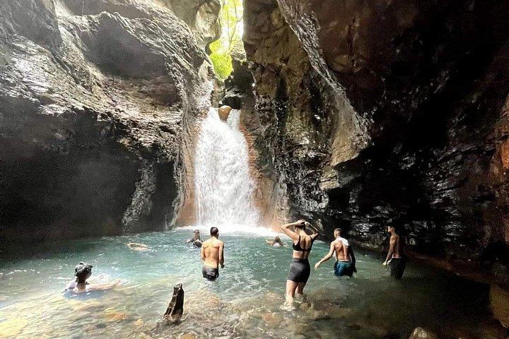 La Leona Waterfall Shared Tour with Casado Lunch from Tamarindo (3/12)
