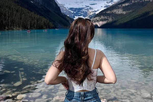 Banff Day Tour: Lake Louise, Johnston Canyon, Moraine Lake in Summer, Bow Falls in Winter