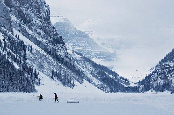 Banff Day Tour: Lake Louise, Johnston Canyon, Moraine Lake in Summer, Bow Falls in Winter (5/8)