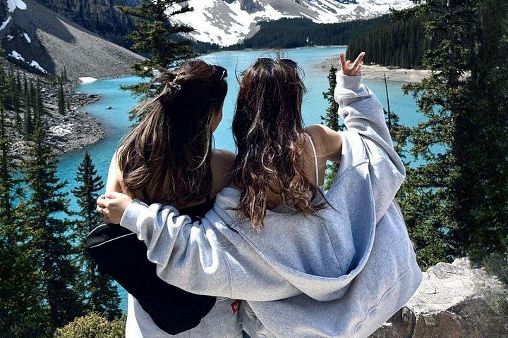 Banff Day Tour: Lake Louise, Johnston Canyon, Moraine Lake in Summer, Bow Falls in Winter (7/8)