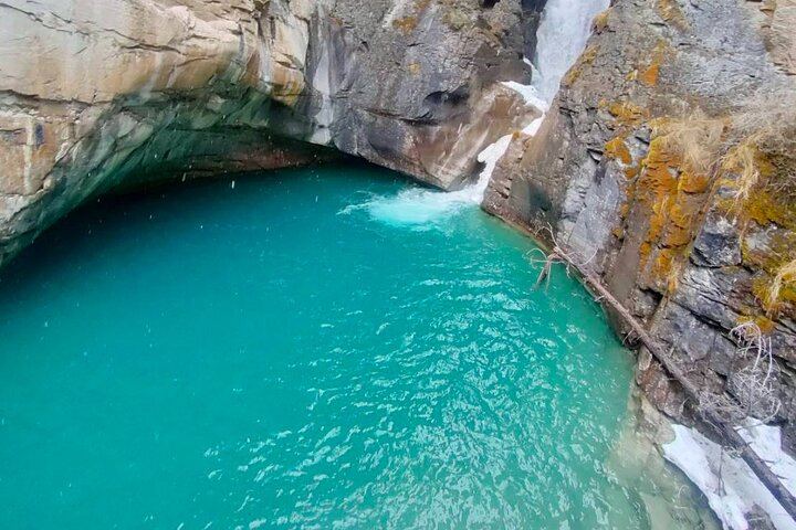 Banff Day Tour: Lake Louise, Johnston Canyon, Moraine Lake in Summer, Bow Falls in Winter (8/8)