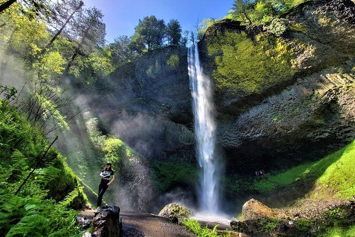Full-Day Gorge Waterfalls, Hood River and Mt. Hood Loop with Local Guide (5/12)