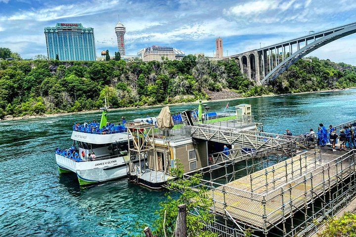 Niagara Falls Daredevil History Walk: Maid of the Mist and Timed Cave of the Winds (5/12)