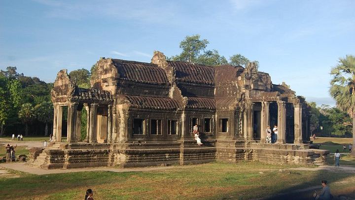 2-Day Angkor Thom, Angkor Wat, Banteay Srei and Kulen Mountain Tour with Sunset Stop (2/4)
