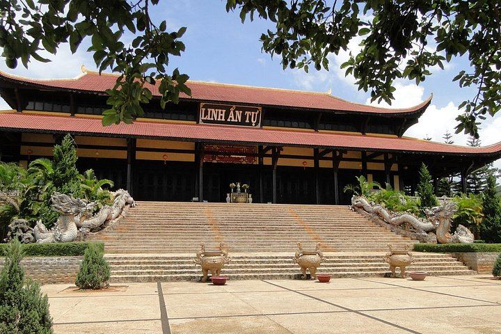 Dalat Countryside and Three Waterfalls Day: Flower Village, Silk Factory, Cricket Farm (3/9)