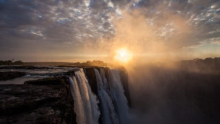 Victoria Falls Small-Group Tour of Both Sides with Livingstone Town Walk (2/12)