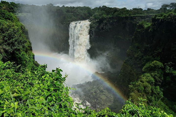 Victoria Falls Small-Group Tour of Both Sides with Livingstone Town Walk (6/12)