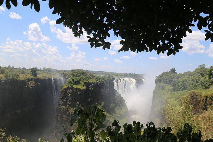 Victoria Falls Small-Group Tour of Both Sides with Livingstone Town Walk (8/12)