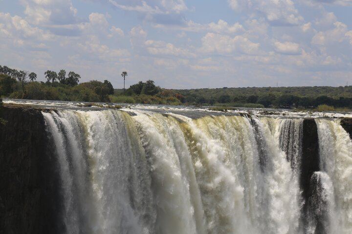 Victoria Falls Small-Group Tour of Both Sides with Livingstone Town Walk (10/12)