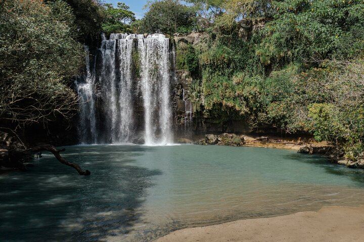Rio Celeste Hike, Llanos de Cortes Falls and Sloth Sanctuary from Tamarindo (11/12)