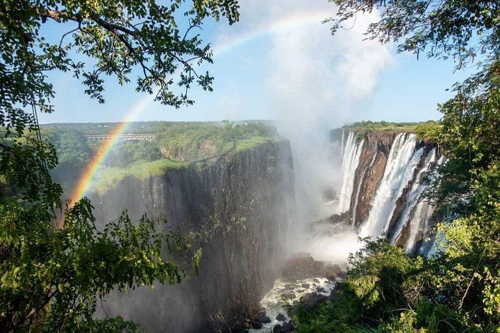 Victoria Falls Zambia Tour with Boiling Pot, Knife Edge Bridge, Snacks and Parking Fees (4/7)