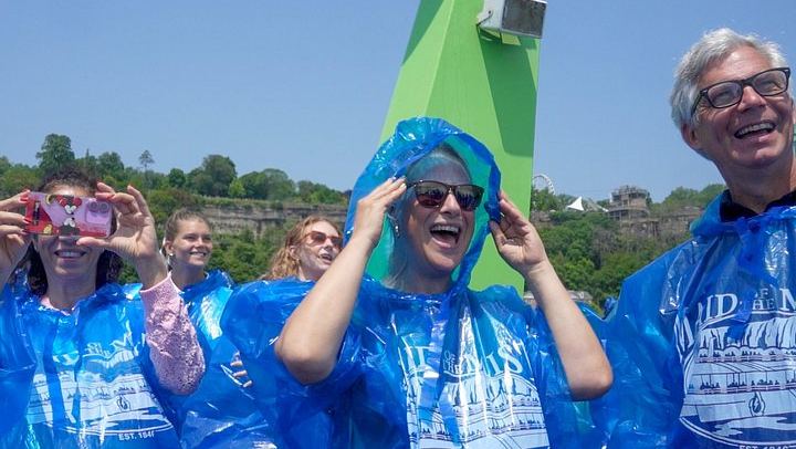 Niagara Falls Small Group Day and Night Tour with Cave of the Winds, Cruise and Dinner (4/12)