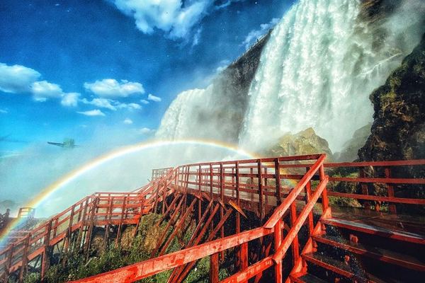 Niagara Falls Haunted Tales Walking Tour in English, Spanish or Arabic with Cave Finale