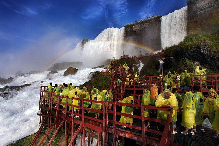 Niagara Falls Haunted Tales Walking Tour in English, Spanish or Arabic with Cave Finale (11/12)