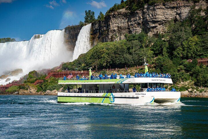 Niagara Falls Haunted Tales Walking Tour in English, Spanish or Arabic with Cave Finale (8/12)