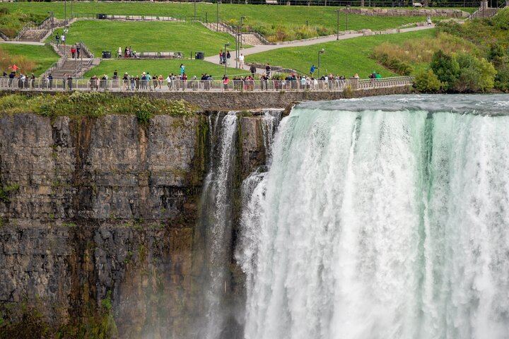 Niagara Falls Haunted Tales Walking Tour in English, Spanish or Arabic with Cave Finale (12/12)