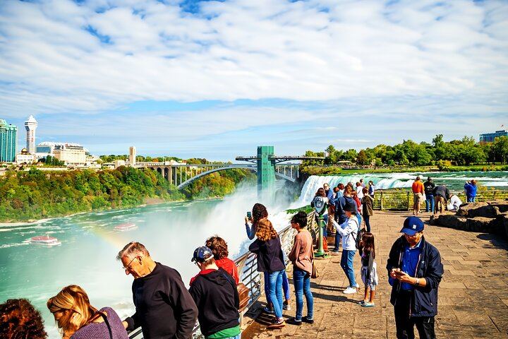 Niagara Falls Haunted Tales Walking Tour in English, Spanish or Arabic with Cave Finale (4/12)
