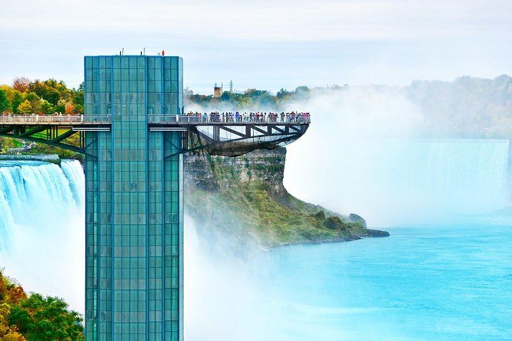 Niagara Falls Haunted Tales Walking Tour in English, Spanish or Arabic with Cave Finale (6/12)