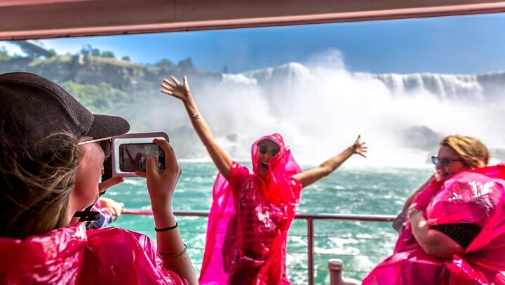 Niagara Falls Haunted Tales Walking Tour in English, Spanish or Arabic with Cave Finale (1/12)