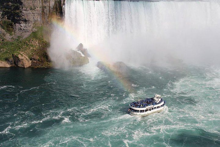 Niagara Falls USA Gray Line Tour from Red Coach Inn: Boat and Cave of the Winds (10/12)