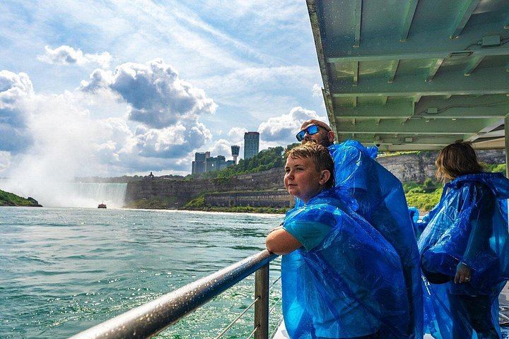 Niagara Falls Small Group Day and Night Tour with Cave of the Winds, Cruise and Dinner (7/12)