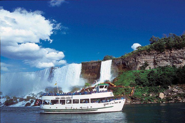 Niagara Falls NY Seven-Hour Small Group Tour with Cave of the Winds, Cruise and Dinner (5/9)