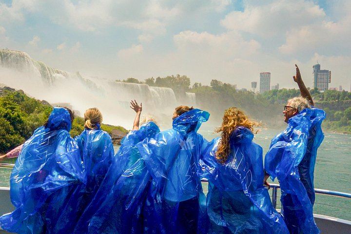 Niagara Falls NY Family Storytelling Tour in a Mercedes Metris Van, Groups of Seven (9/12)