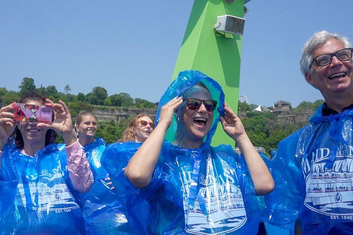 Niagara Falls NY Family Storytelling Tour in a Mercedes Metris Van, Groups of Seven (4/12)